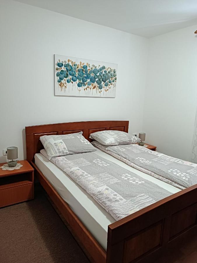 Apartment Hinic Vrhovine Eksteriør bilde