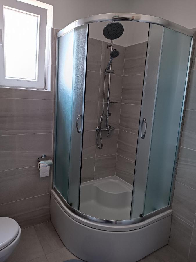 Apartment Hinic Vrhovine Eksteriør bilde